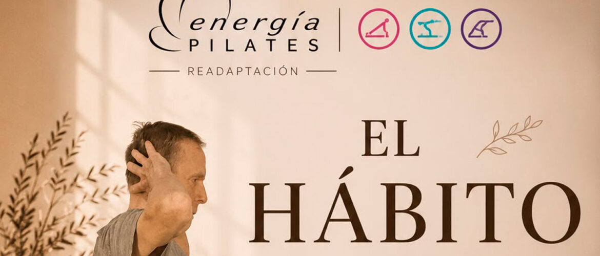 persona practicando pilates de forma constante en rutina de ejercicio